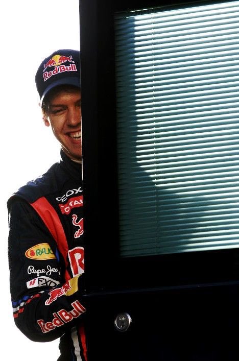 au2siegrit's tweet photo. this is what naked mark webber sees when seb goes in his changing room. fascinating https://t.co/A6mF0V2UMk