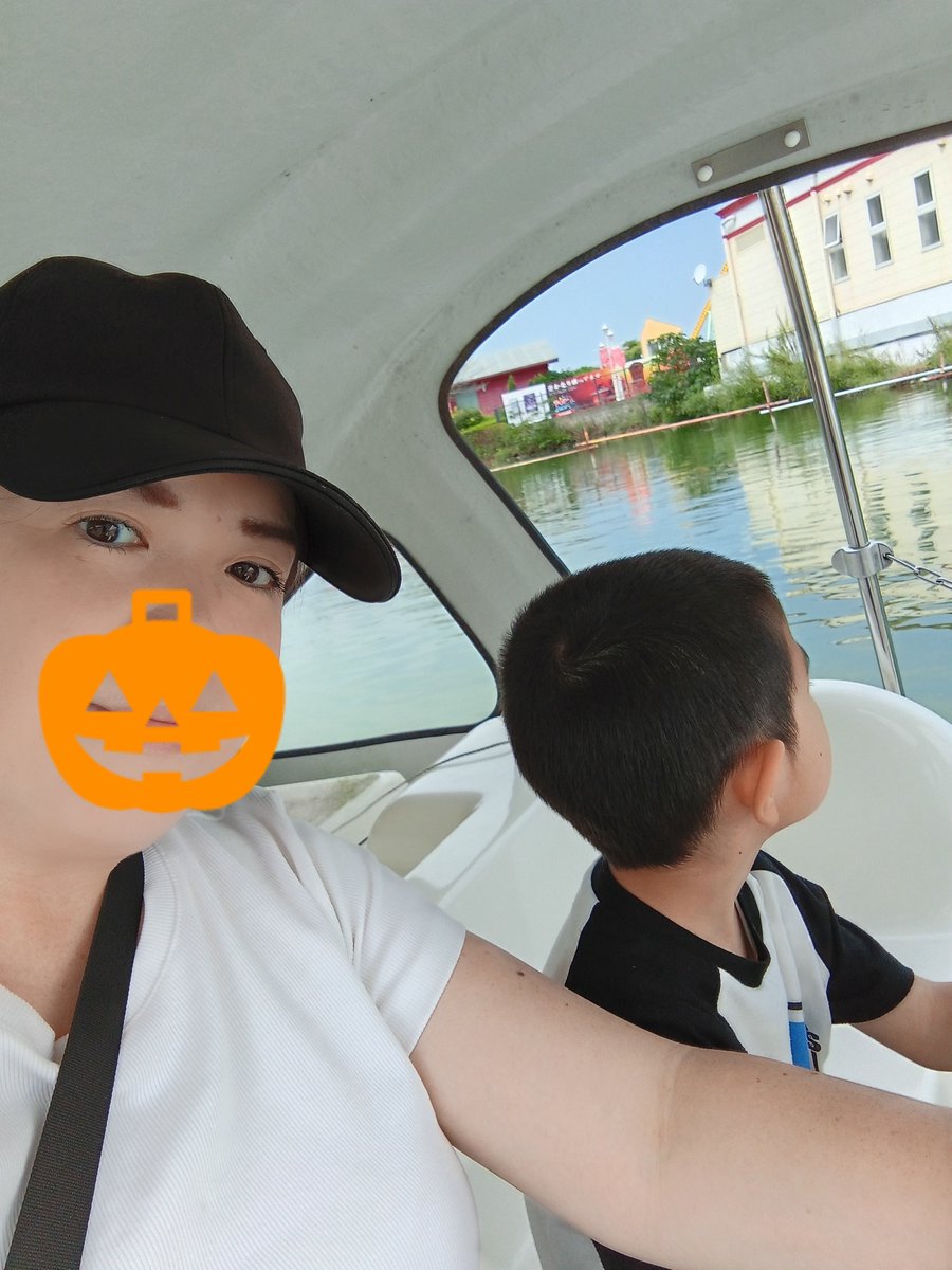 mi04sa13's tweet photo. 久々の東武動物公園🐯🐻🐵🐘
昨年の11月から行ってなかった💦

乗り物乗ったり動物見たりと思いっ切り楽しんでる♪

前回は観覧車🎡大丈夫だったけど今回はダメ🙅‍♀️
怖い～～～～～って💦 https://t.co/0qvIf5V6Sk