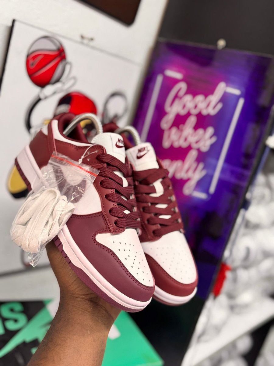 vetrakicks's tweet photo. Nike sb dunks 
Size 36 37 38 39 40 41 42 43 44 45 
Price 3300

Contact  0715 222 362 

📍Information House shop A3 next to bluemarks booking office along mfangano street Nairobi CBD

#vans #shoes #footwear #vetrakicks #Sneakers #sneakerhead #shoeplug https://t.co/SSmvMUvpmS