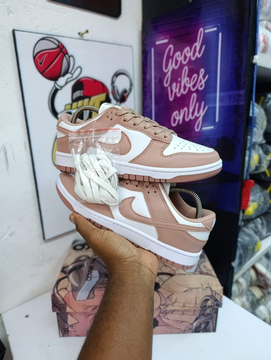 vetrakicks's tweet photo. Nike sb dunks 
Size 36 37 38 39 40 41 42 43 44 45 
Price 3300

Contact  0715 222 362 

📍Information House shop A3 next to bluemarks booking office along mfangano street Nairobi CBD

#vans #shoes #footwear #vetrakicks #Sneakers #sneakerhead #shoeplug https://t.co/SSmvMUvpmS