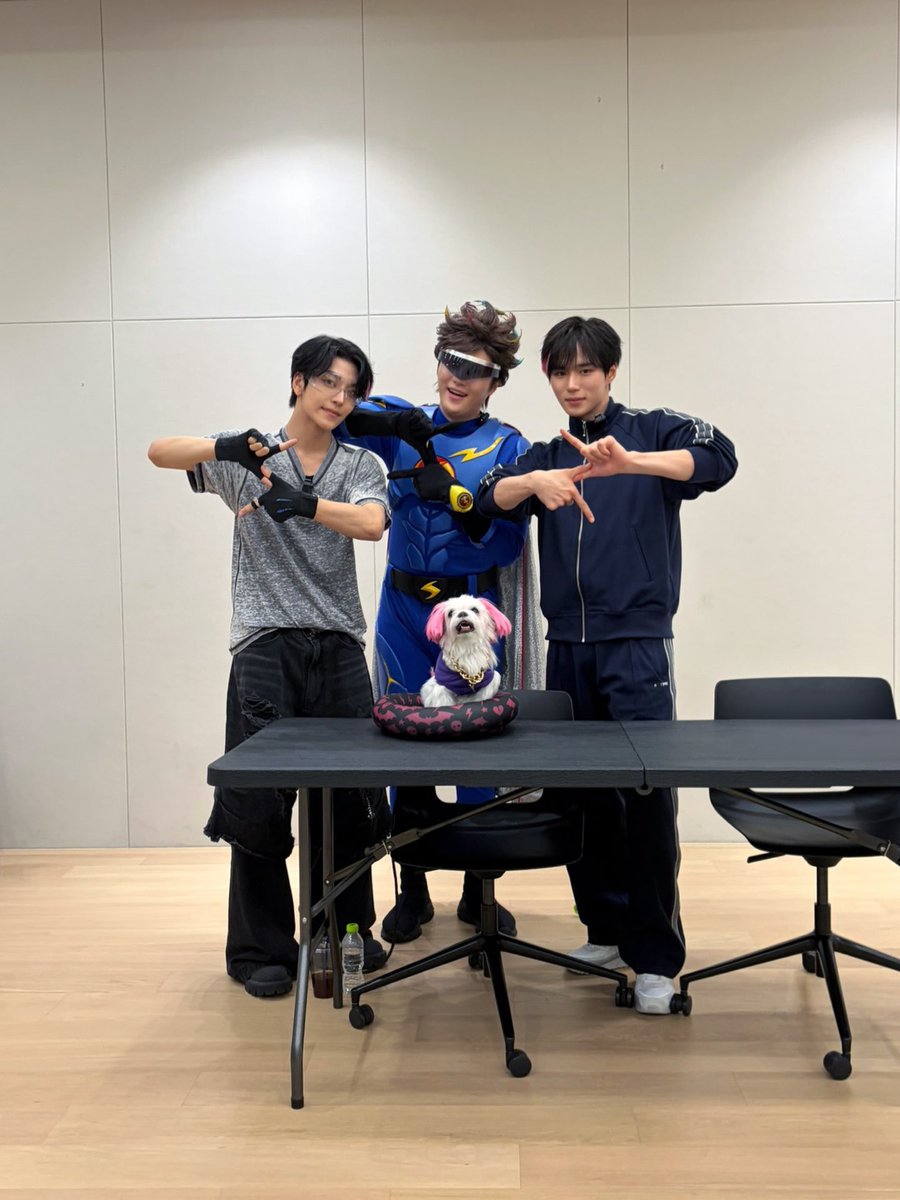 xlofmoment's tweet photo. 번개맨 선배님 인스타에 햇롱즈⚡️ https://t.co/1sX5C7C8C4