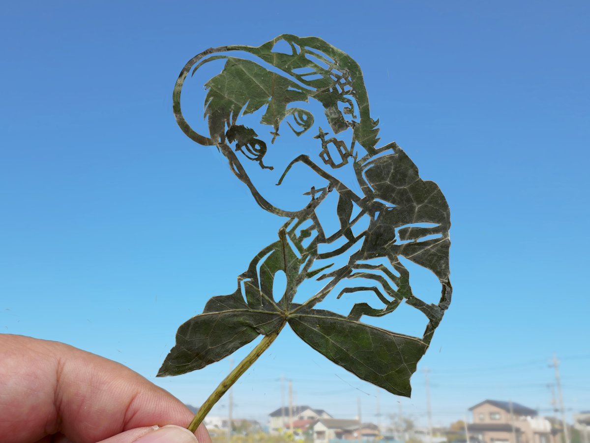 t_8100_14's tweet photo. 今日は富山敬さんのご命日です。
という訳で過去作の葉っぱアートの中から見繕い、偲ばせて頂きます。
＃富山敬 さん
＃葉っぱアート https://t.co/jtijsQNFiS