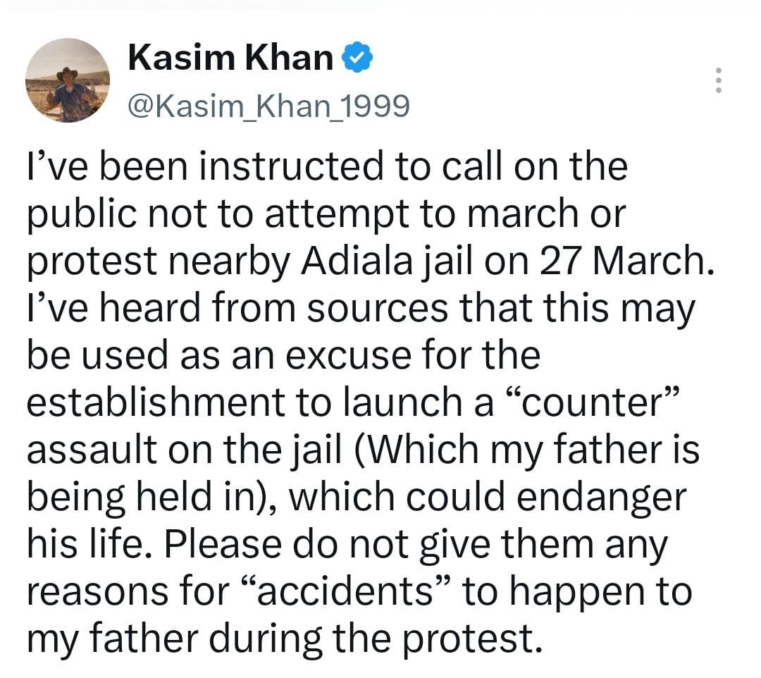 grkumbher's tweet photo. لانگ مارچ کی کال کے بعد قاسم خان کا یہ بیان دراصل احتجاج ملتوی کرنے کا ایک گھسا پٹا سیاسی بہانہ لگ رہا ہے۔ من گھڑت خطرات کی آڑ میں اس طرح کی چالیں چلنا محض سیاسی مفاد کے لیے حقائق کو مسخ کرنے کے مترادف ہے۔
#PTI #KasimKhan #LongMarch #PoliticalStrategy #FactCheck https://t.co/clE8dUmxvg