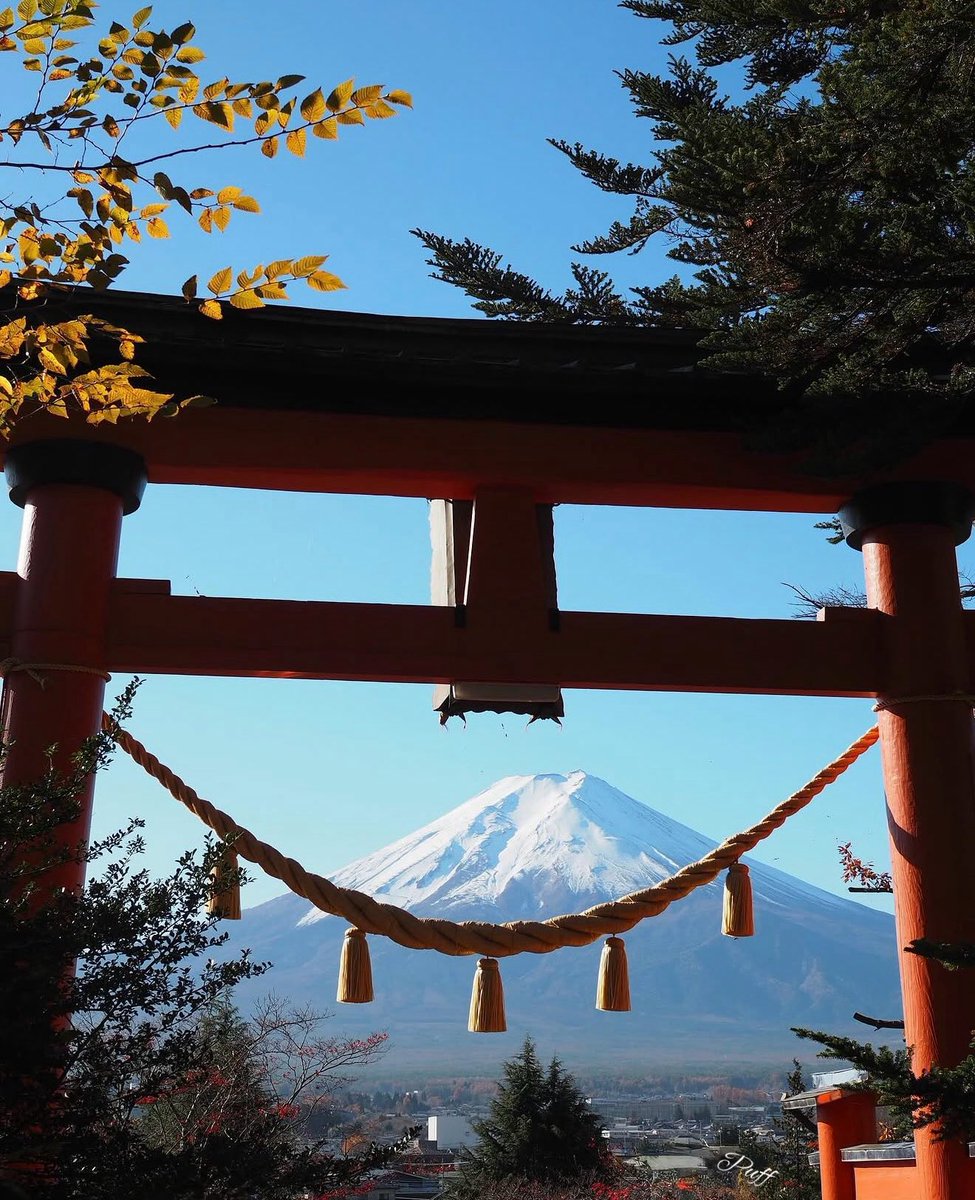 tuu_siriphan's tweet photo. Mount Fuji มาเติม Fujisan ไปช่วงปลายพฤจิกายนจะเห็นชัดมากสวยสะกดไปมาหลายรอบยังชอบสวยจริงๆค่า⛰️🇯🇵🍂🍁 https://t.co/dB3zMrTh8S