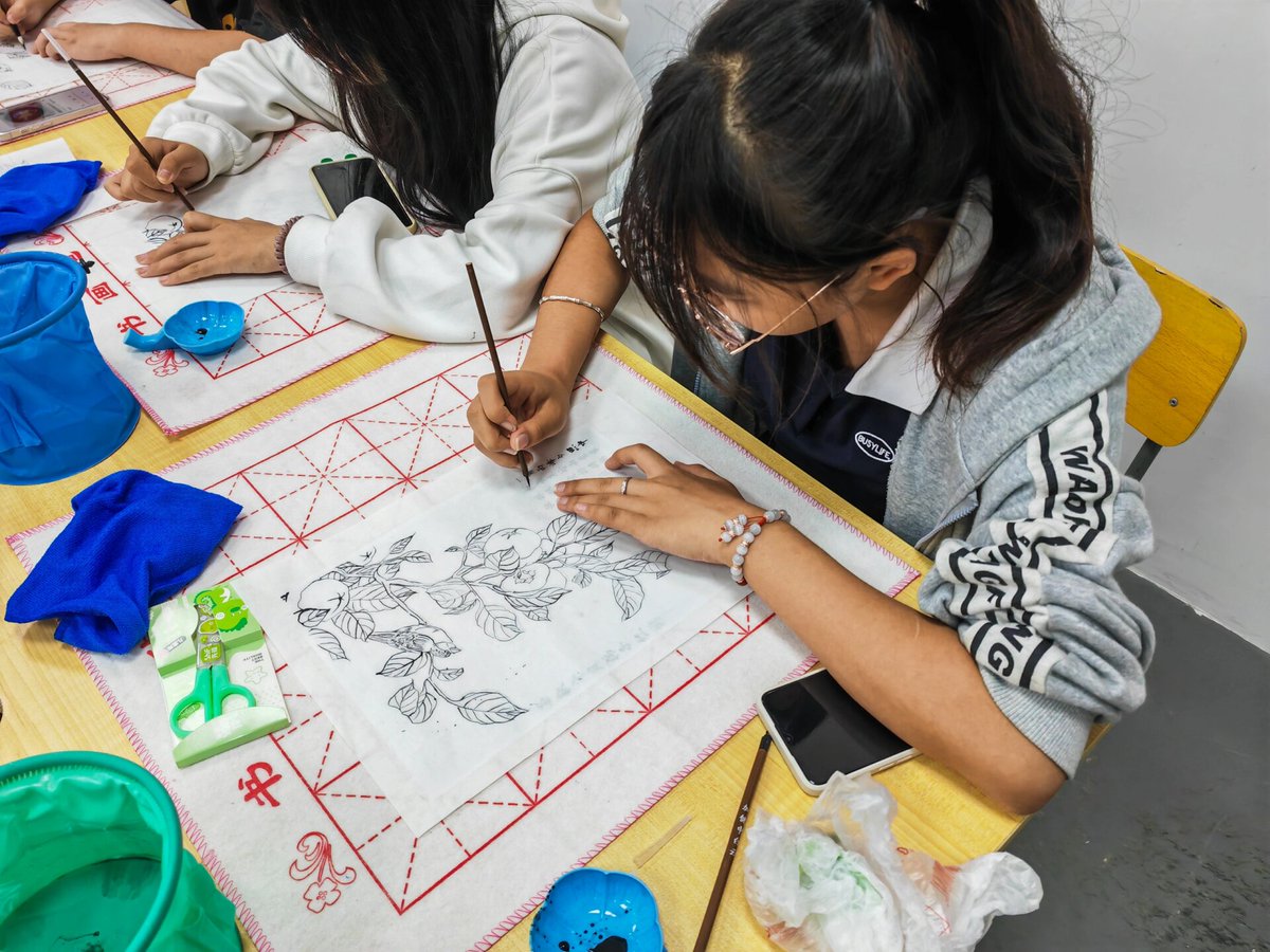 zaranancy115884's tweet photo. [Calling all creative minds!  Our Art Club is hosting a fun poster design workshop this Saturday at 2 PM in the student lounge—bring your ideas, we’ve got supplies! Free entry, make new art friends!]， https://t.co/4qDZrHkxnh