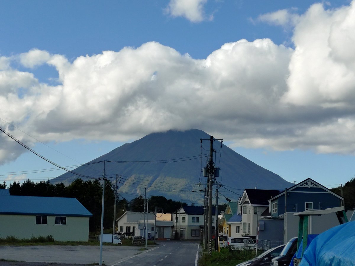 kyon1012's tweet photo. #愛のツーリング 
羊蹄山見えた！
ゴーストオブヨーテイやってから見てみたかったんだよね〜
羊蹄六人衆…許すまじ…！！
にしてもでかいな〜
ツシマの次にモデルを探していた時に、これをみて感銘を受けたのも頷ける https://t.co/tvJ1dWoTfz