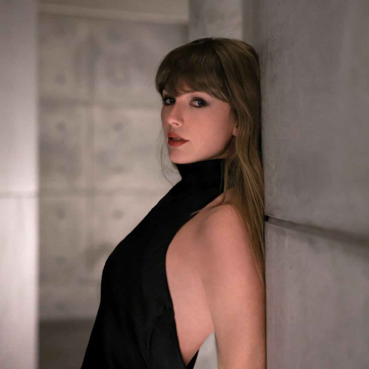 TSNews_13's tweet photo. 🚨| Taylor Swift’s "The Life of a Showgirl: The Encore" has reached #1 on U.S ITUNES. https://t.co/EVxuhpZDCc