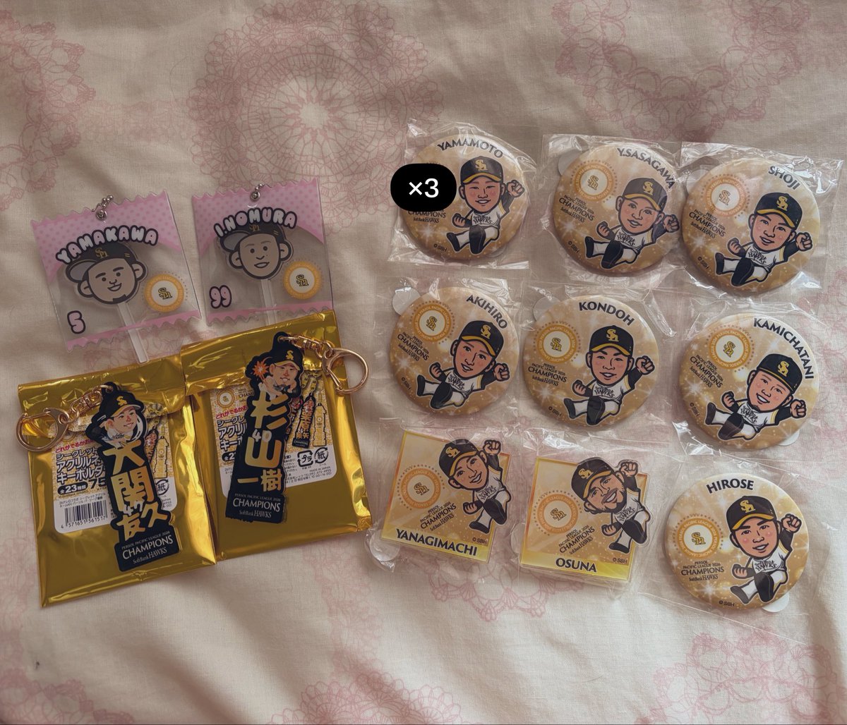 qkll_xx's tweet photo. 若鷹ガチャ 交換
譲:写真のもの

求缶バッジ⇒23>31
    アクリルバッジ⇒23,31
    アクリルネームキーホルダー⇒23,31
    ペロペロキャンディ風キーチェーン⇒23,31

郵送にて交換希望です。
買取も検討しますのでお気軽に
お声がけ下さい🙇‍♀️
 #若鷹ガチャ https://t.co/eZsC6gZadb