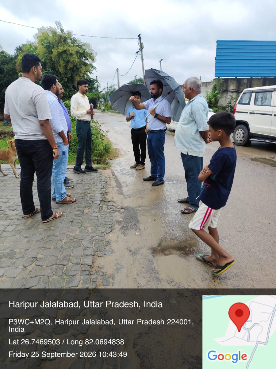 upjnrayodhya's tweet photo. Jal Jeevan Mission के अंतर्गत कोटसराय पेयजल योजना, विकासखण्ड मसौधा, अयोध्या में आज सेतु निगम के परियोजना प्रबंधक, सहायक अभियंता उ0प्र0 जल निगम (ग्रामीण), जेजेएम कार्यदायी संस्था एवं सेतु निगम की कार्यदायी संस्था के साथ संयुक्त स्थलीय निरीक्षण किया गया।
योजना की पाइपलाइन रेलवे विभाग की अनापत्ति (NOC) प्राप्त कर रेलवे क्रॉसिंग पर बिछाई जा चुकी है। इसी स्थल पर नव-स्वीकृत सेतु के निर्माण को देखते हुए सेतु निगम से अनुरोध किया गया कि बिछाई गई पाइपलाइन को किसी प्रकार की क्षति न पहुँचे।
परियोजना प्रबंधक, सेतु निगम ने आश्वस्त किया कि पाइल फाउंडेशन एवं पाइल कैप का कार्य पूर्ण सावधानी के साथ किया जाएगा। यदि पाइपलाइन को कोई क्षति होती है तो उसकी मरम्मत सेतु निगम स्वयं तत्काल कराएगा, जिससे ग्रामवासियों की जलापूर्ति बाधित न हो।
जल सारथी ऐप अथवा टोल फ्री नंबर 1800-1212-164 पर शिकायत की जा सकती है। विभाग समस्या के त्वरित समाधान हेतु प्रतिबद्ध है।
@UP_JN_Gramin 
@upswsm 
@dmayodhya