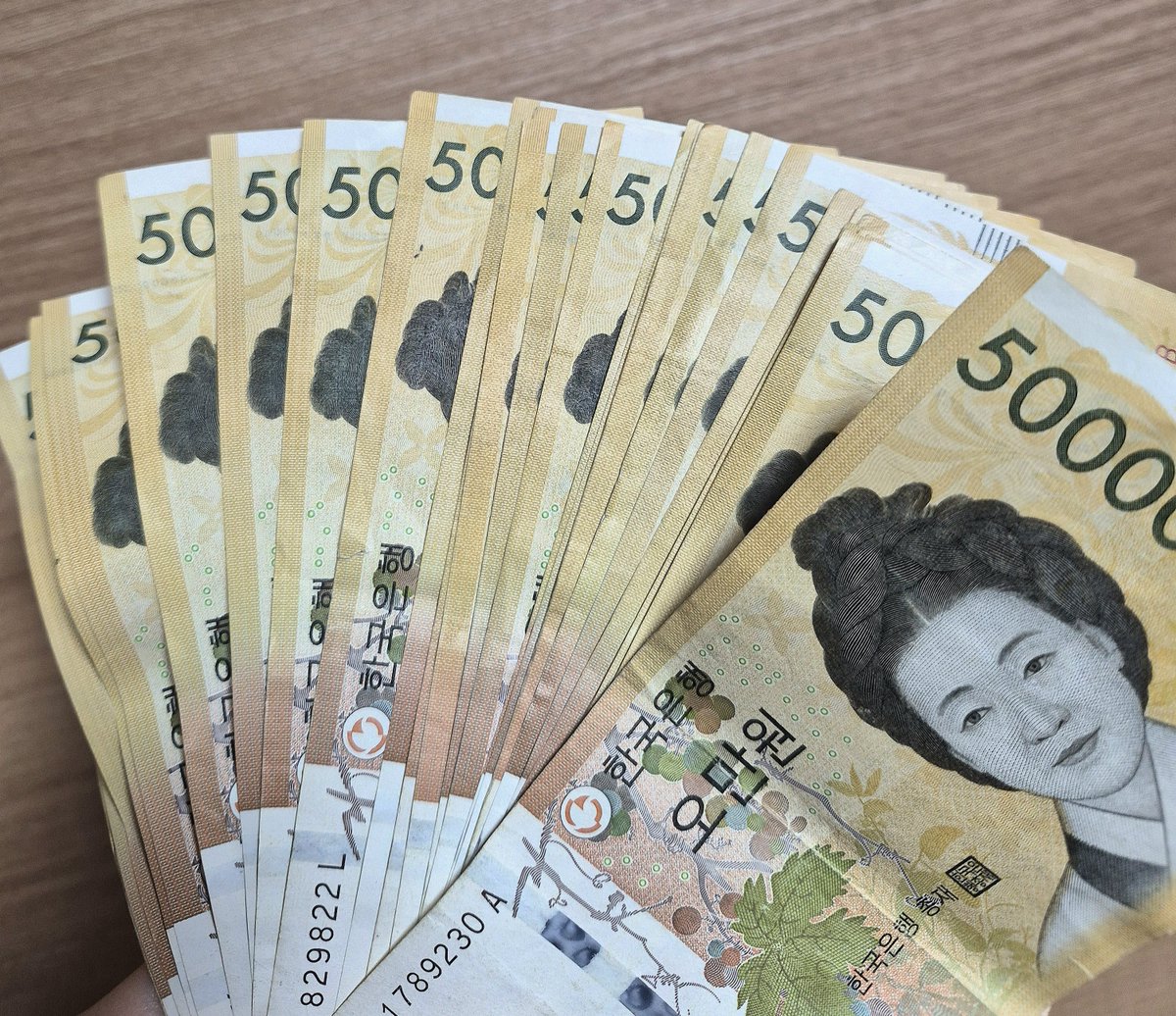 bule_coin's tweet photo. 알티하면 돈 들어오는 짤 https://t.co/w5sfvWa1VX