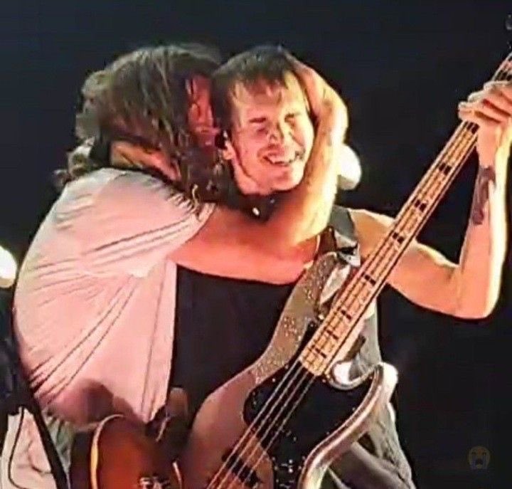 gaybarkovitch's tweet photo. ray loves them all so much im gonna be sick https://t.co/SjRWNY6fxI