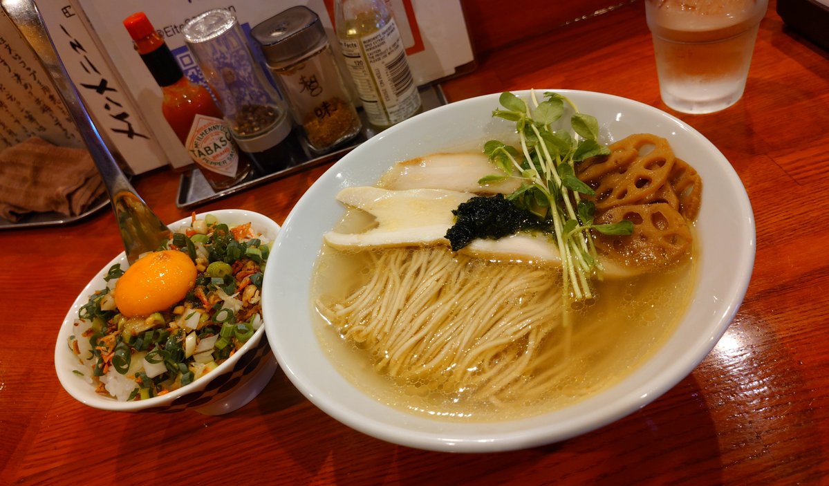Shachokei6775's tweet photo. 今日の昼🍜は塩ラーメン＆ねぎめし😋
途中で🍜にちょいと入れてみたら〜👍 https://t.co/rMsmuCskNW