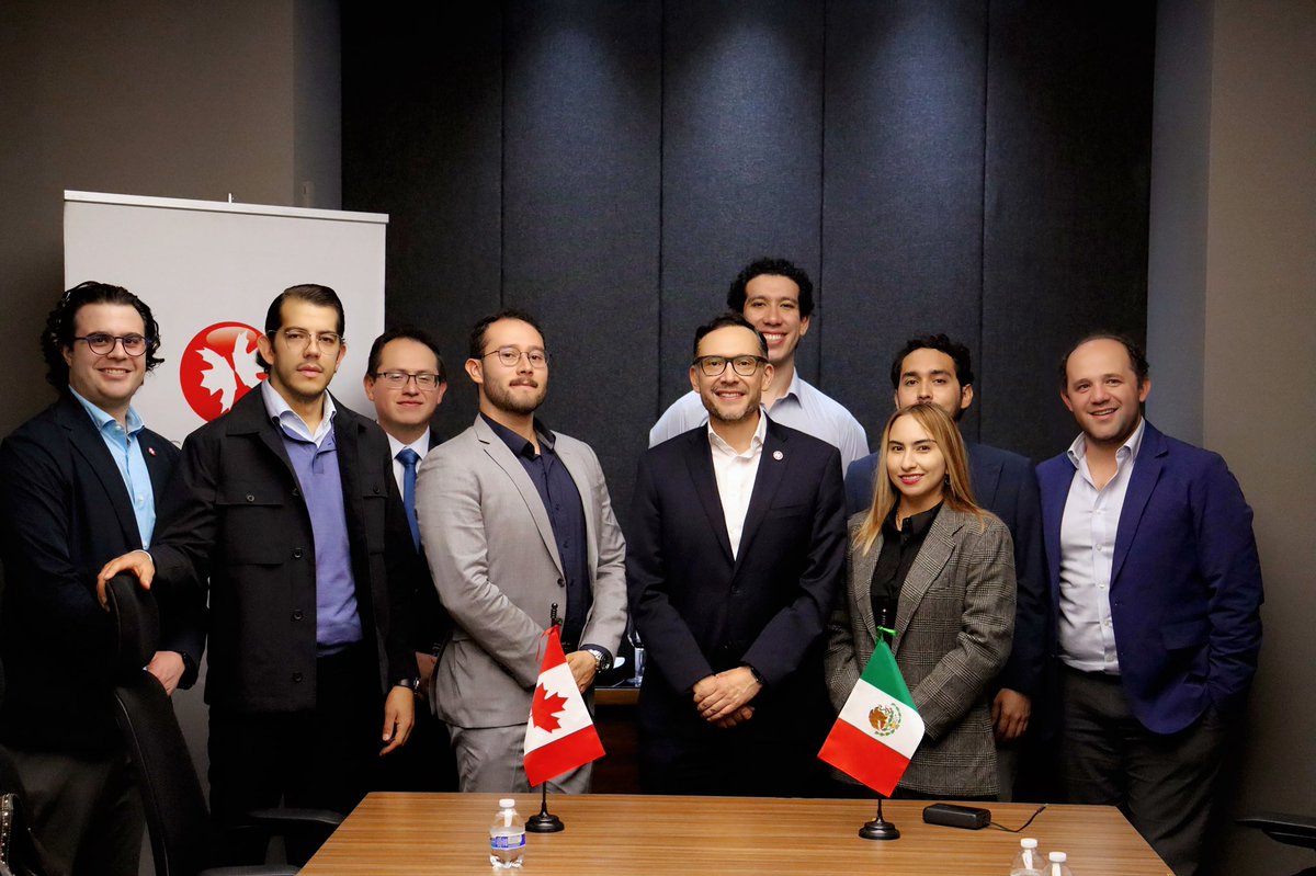 PJCOMEXI's tweet photo. Así se vivió la 4ª edición de #HorizontesCOMEXI: Diálogos sobre Diplomacia Económica 🇲🇽🇨🇦

Integrantes de distintas generaciones de la #ComunidadCOMEXI conversamos con el Mtro. Rafael García, Presidente de @CanChamMx, sobre la relación bilateral, la competitividad de América del Norte y los retos de la región ✍🏼

🧵 1/2