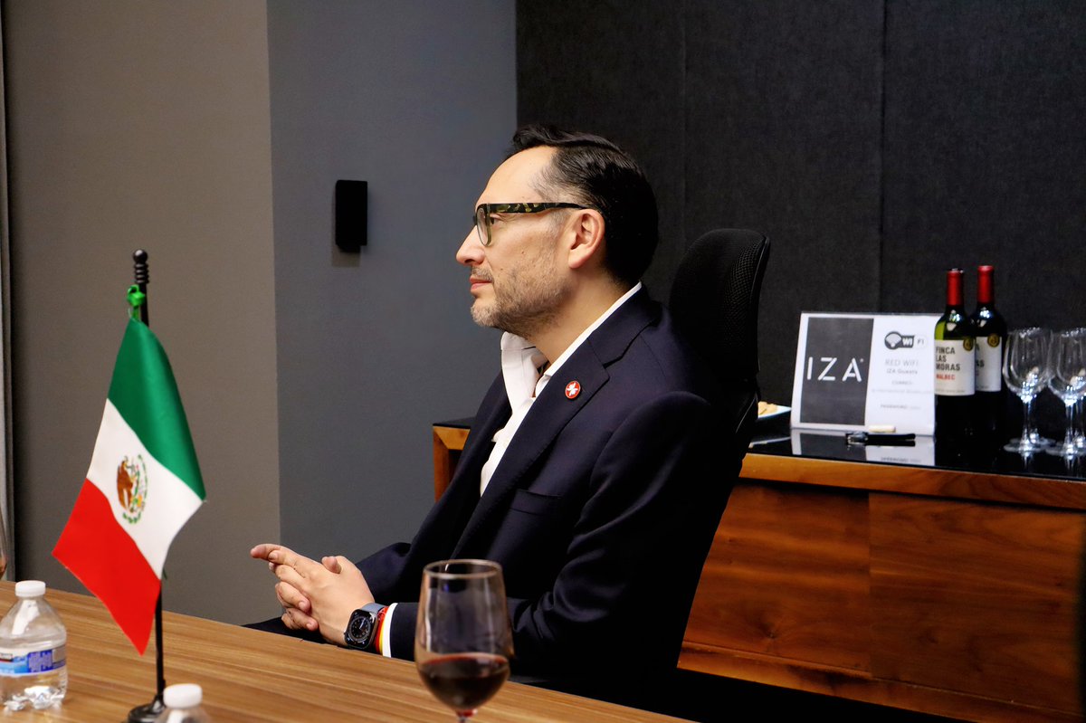 PJCOMEXI's tweet photo. Así se vivió la 4ª edición de #HorizontesCOMEXI: Diálogos sobre Diplomacia Económica 🇲🇽🇨🇦

Integrantes de distintas generaciones de la #ComunidadCOMEXI conversamos con el Mtro. Rafael García, Presidente de @CanChamMx, sobre la relación bilateral, la competitividad de América del Norte y los retos de la región ✍🏼

🧵 1/2