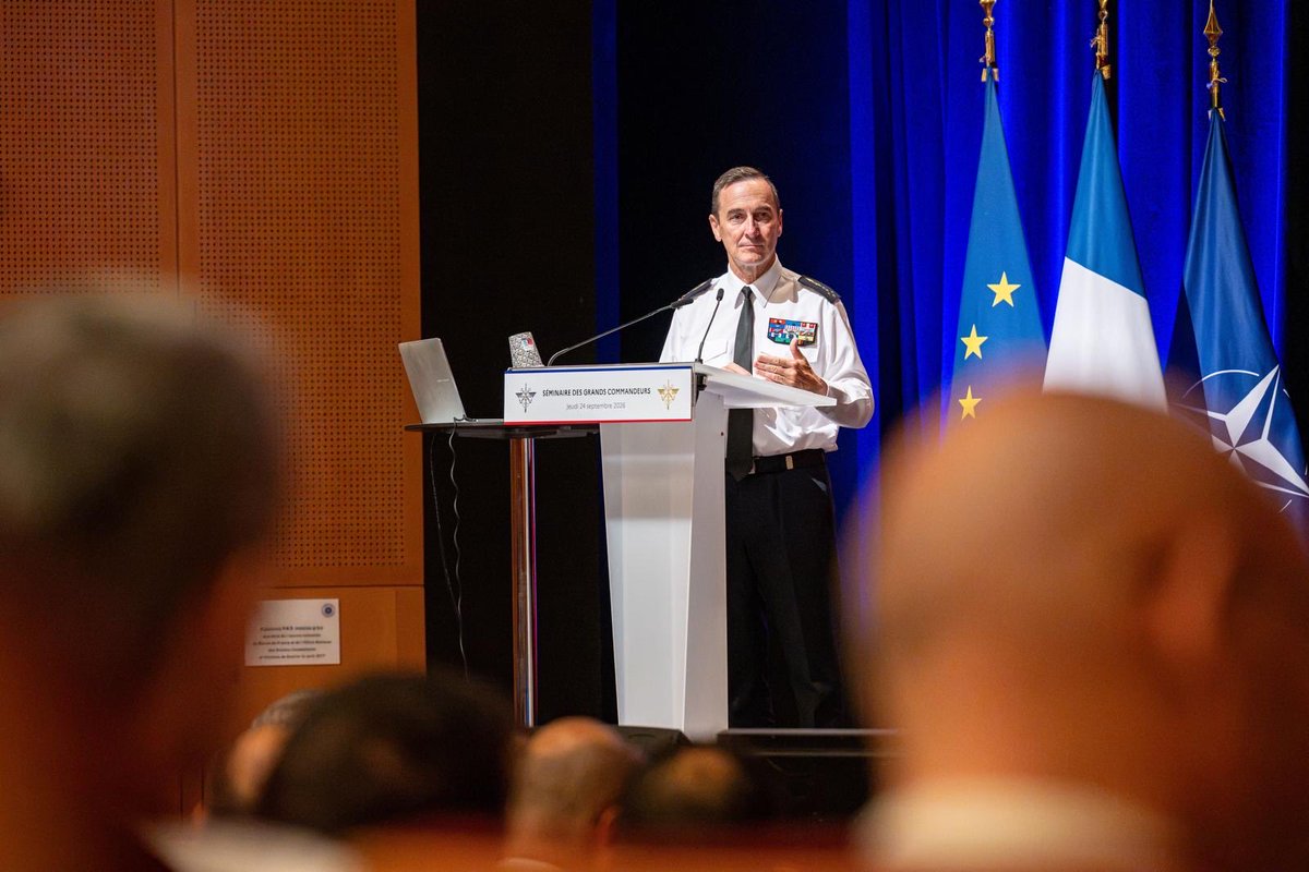 CEMA_FR's tweet photo. 📍Paris | Séminaire annuel des grands commandeurs des armées 🇫🇷 : efficacité, responsabilité, exemplarité doivent guider notre action.

J’ai partagé aux grands commandeurs des armées françaises mes priorités pour l’année à venir.

Ils sont des acteurs majeurs de la préparation de nos forces et de leur engagement en mission.

J’ai confiance dans leur expérience du terrain et du commandement pour que les armées avancent avec sérénité et détermination au quotidien.

Ils m'ont fait part de leurs observations et recommandations pour que notre défense soit la plus solide dans cette période d'instabilité geostratégique.