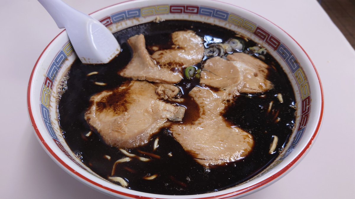 rppapapa's tweet photo. 本日のランチ。
アブラ濃いめ、麺硬めで頂きます。
加水率の低い麺と濃いめのスープが(ﾟдﾟ)ｳﾏｰ
大変美味しゅうございました。 https://t.co/oGhhxDTJaj