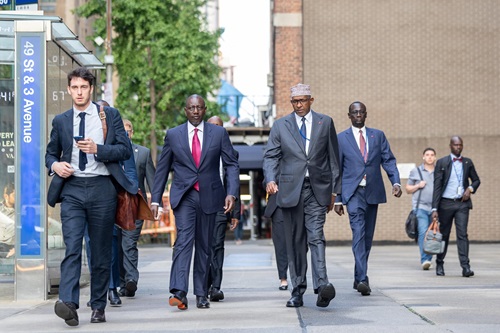 Taifa_Leo's tweet photo. Maseneta walalamikia Ruto kuandamana na kikosi cha mawaziri saba ziarani Amerika 
https://t.co/AD2PKJkXBv https://t.co/0Aq2YG7t3x