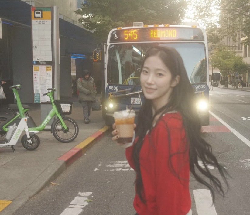 kazumoyed's tweet photo. i’m so sorry this picture reminds me so much of this woman who films right when buses turn her corner 😭😭 https://t.co/SSJXtrGCuH