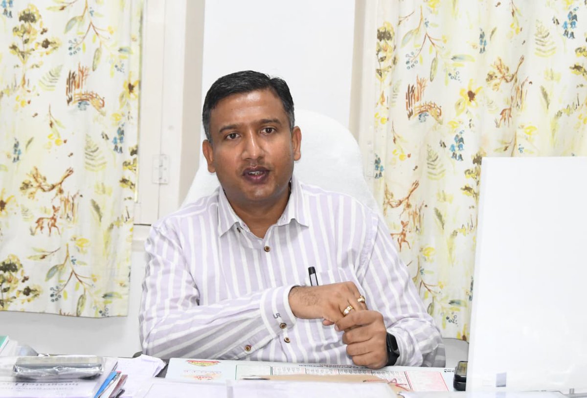 Collector_ADB's tweet photo. శుక్రవారం కలెక్టర్ క్యాంపు కార్యాలయంలో రిమ్స్ ఆసుపత్రిలో అత్యవసర మరమ్మతులు, పునర్నిర్మాణ పనులు, నూతన ప్రతిపాదనలు, ఇతర సంబంధిత అంశాలపై వివిధ శాఖల అధికారులతో సమీక్ష సమావేశం నిర్వహించి దిశ నిర్దేశం చేసిన జిల్లా కలెక్టర్ రాజర్షిషా.

ఈ సమావేశంలో స్థానిక సంస్థల అదనపు కలెక్టర్ ఎస్.రాజేశ్వర్, ఎస్సీ కార్పొరేషన్ ఈడి మనోహర్, రిమ్స్ డైరెక్టర్ జైసింగ్ రాథోడ్, డిపిఓ రమేష్, మున్సిపల్ కమిషనర్ జగదీశ్వర్ గౌడ్, పంచాయతీ రాజ్ ఈఈ శివరామ్, ఇంజనీరింగ్, ఇతర అధికారులు, సిబ్బంది, తదితరులు పాల్గొన్నారు.
#TelanganaFireServices #DisasterPreparedness #EmergencyResponse #FireSafety #FirstResponders #Adilabad 
@TelanganaCMO
@TelanganaCS
@CPRO_TGCM
@Bhatti_Mallu
@INC_Ponguleti
@jupallyk_rao
@seethakkaMLA
@DamodarCilarapu
@RajarshiShahIAS
@MoHFW_INDIA
@DeptHealthRes
@CHFW_NHMTG
@TelanganaHealth
@cdmatelangana
@TelanganaFire
@NDRFHQ
@TimesNow
@PIBHindi
@PIB_India
@MIB_India
@PTI_News
@DCsofIndia
@DDNewslive
@DDNational
@IasTelangana
@IPRTelangana
@PIBHyderabad
@PIBFactCheck
