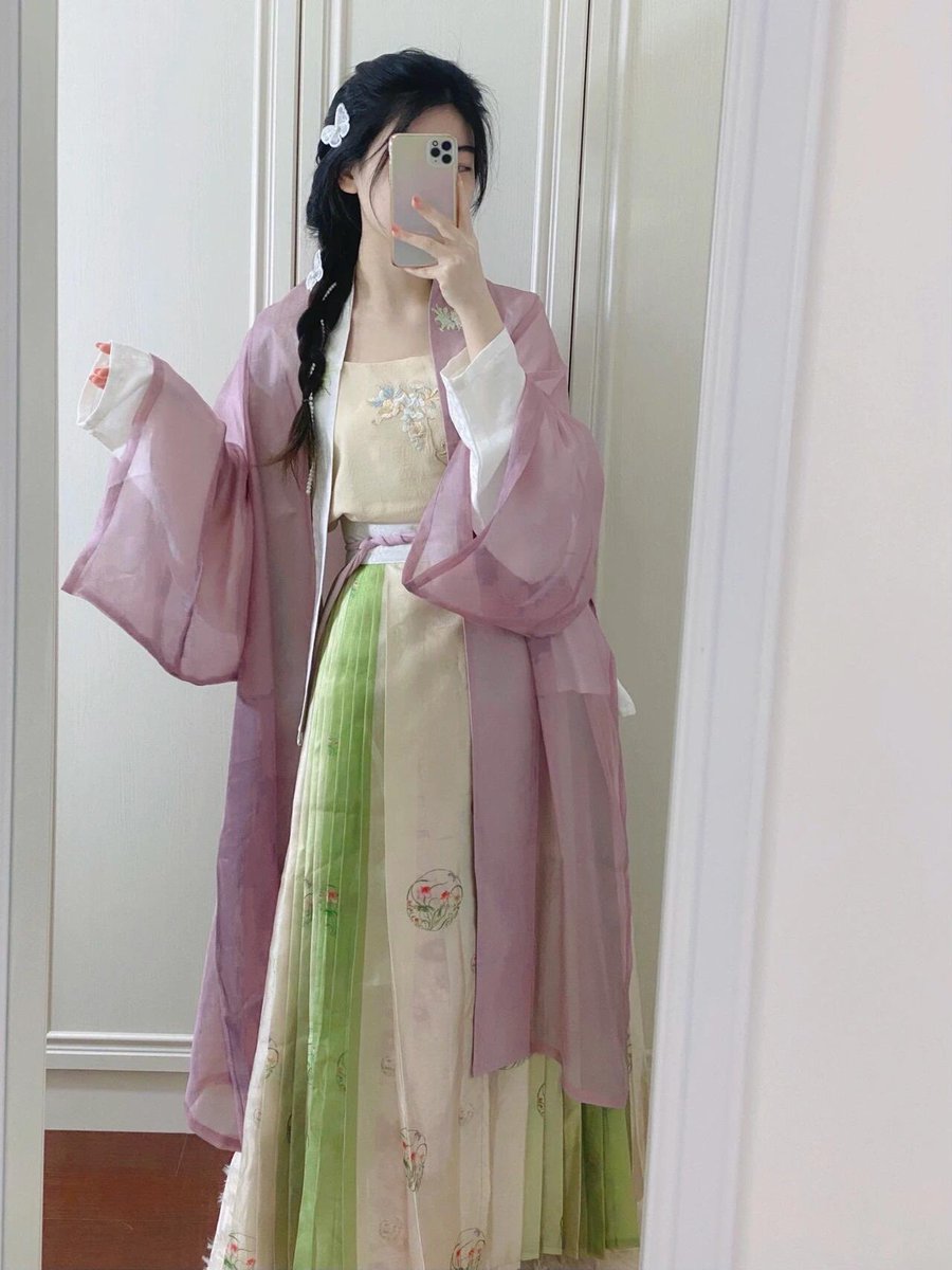 ha_k5's tweet photo. 今日份穿搭。应应节。中秋节快乐。 #芜湖 https://t.co/bwU66UwT3f
