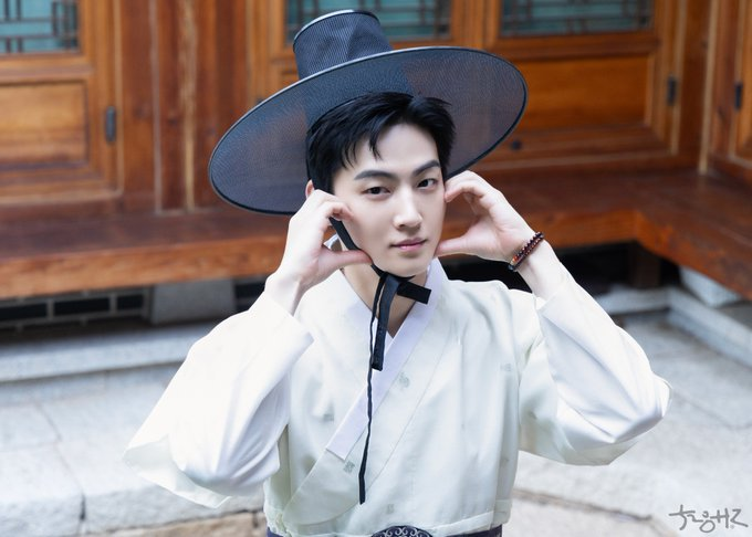 FernFernie's tweet photo. ซีรีส์ซักเรื่องไหมคะ นายท่าน องค์ชาย ท่านประธาน รัชทายาท  #JAYB 🫶😍😊 https://t.co/PHddWMu3U5
