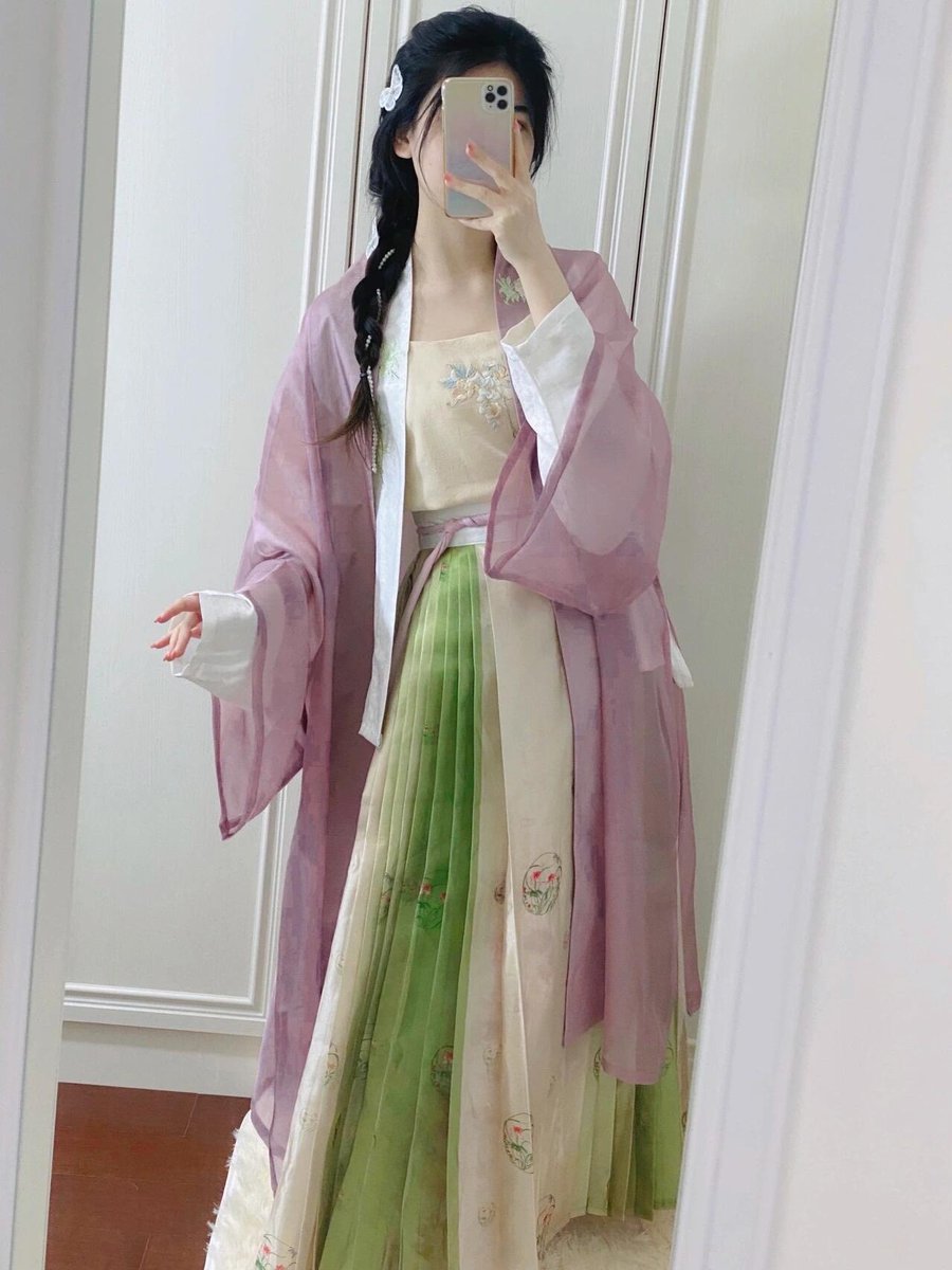 noise8281's tweet photo. 今日份穿搭。应应节。中秋节快乐。 #淄博 https://t.co/Ov1JDaDTrb