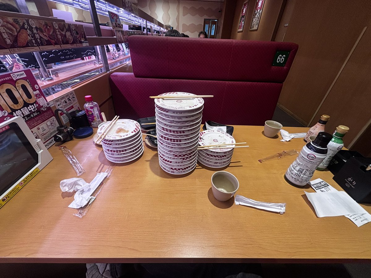 ochinpoburger's tweet photo. Twitterの女の子2人とご飯来たけどトイレ行くって言って50分戻ってこない。 https://t.co/f2H7GNylIf