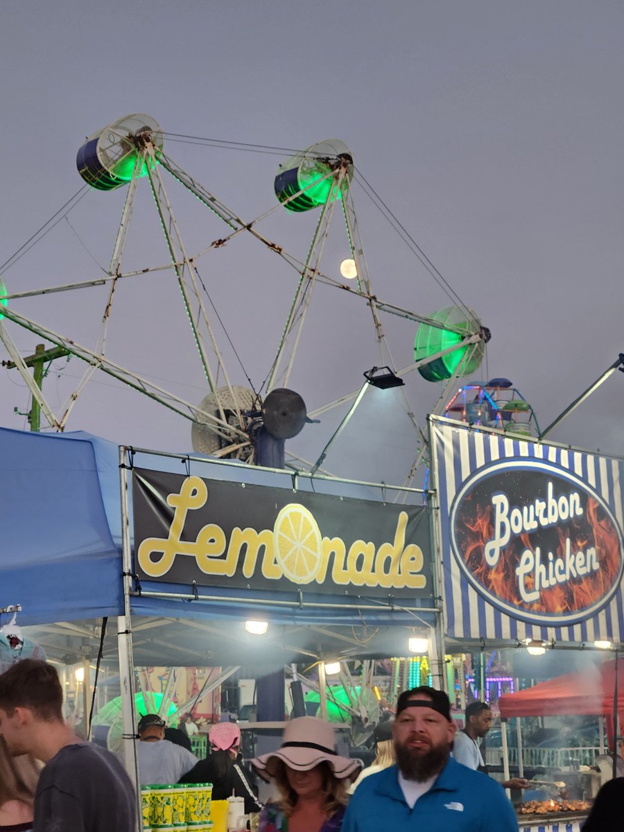 voteEmmaJones's tweet photo. Beautiful night for a stroll through the DelCo Fairgrounds.  Too bad I was forced to hire a law firm for the privilege of exercising my First Amendment right.  #littlebrownjug #delawarecountyfair #firstamendmentrights  #emmaforjudge
https://t.co/c2UsuJwo8F https://t.co/N2Xd26PZRA