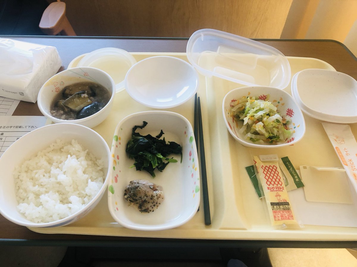 amaripo88's tweet photo. ステロイドパルス
◆Iga腎症　入院食
・タンパク質少ない
・白いお米のフードファイト
・高カロゼリーが多い（激甘）
・卵ではなく卵ソース（謎味）
・牛乳ではない乳飲料（ミルミルみたい）

※血糖測定するため買い食いなし
※ふりかけかけて楽しむ https://t.co/10iYQB3HKx
