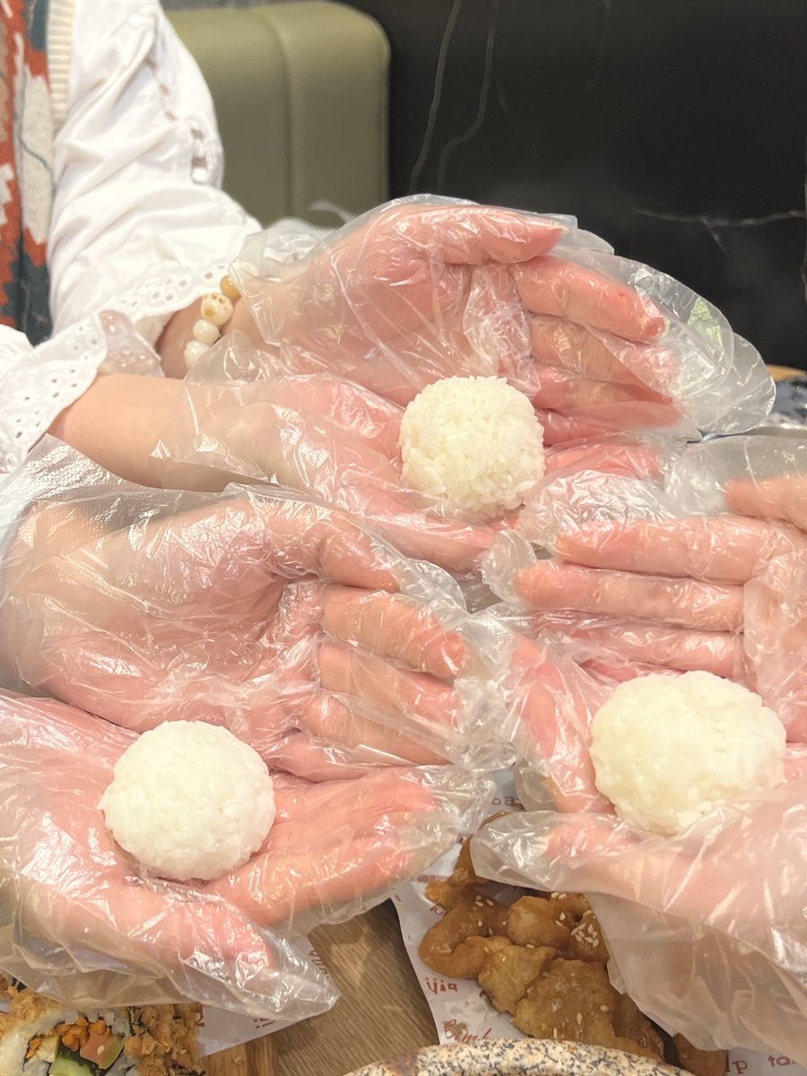 loveangelS2shu's tweet photo. Today I tried the special glutinous rice at a local market— the tough dough was perfectly matched, and I even did a tiny tear test, so good! https://t.co/XKtkB3LXEi