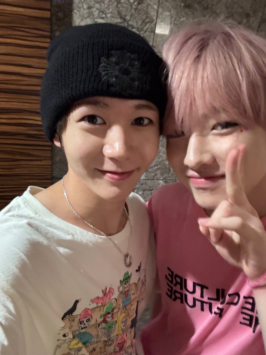 oszzve's tweet photo. #위즈니트친소 #위즈니_트친소 

♡ 중딩 쿵프랑 친해지실 분 ♡

처음 열어보는 트친소에요!!
아직 틧터에 대해 잘 모르지만.. 그래도 위즈니 분들이랑 친해지고 싶어서 열어봐요 （╹◡╹）♡

전멤 다 조아합니다~

♡ - f
rt - f + dm https://t.co/SdYBz4wveV