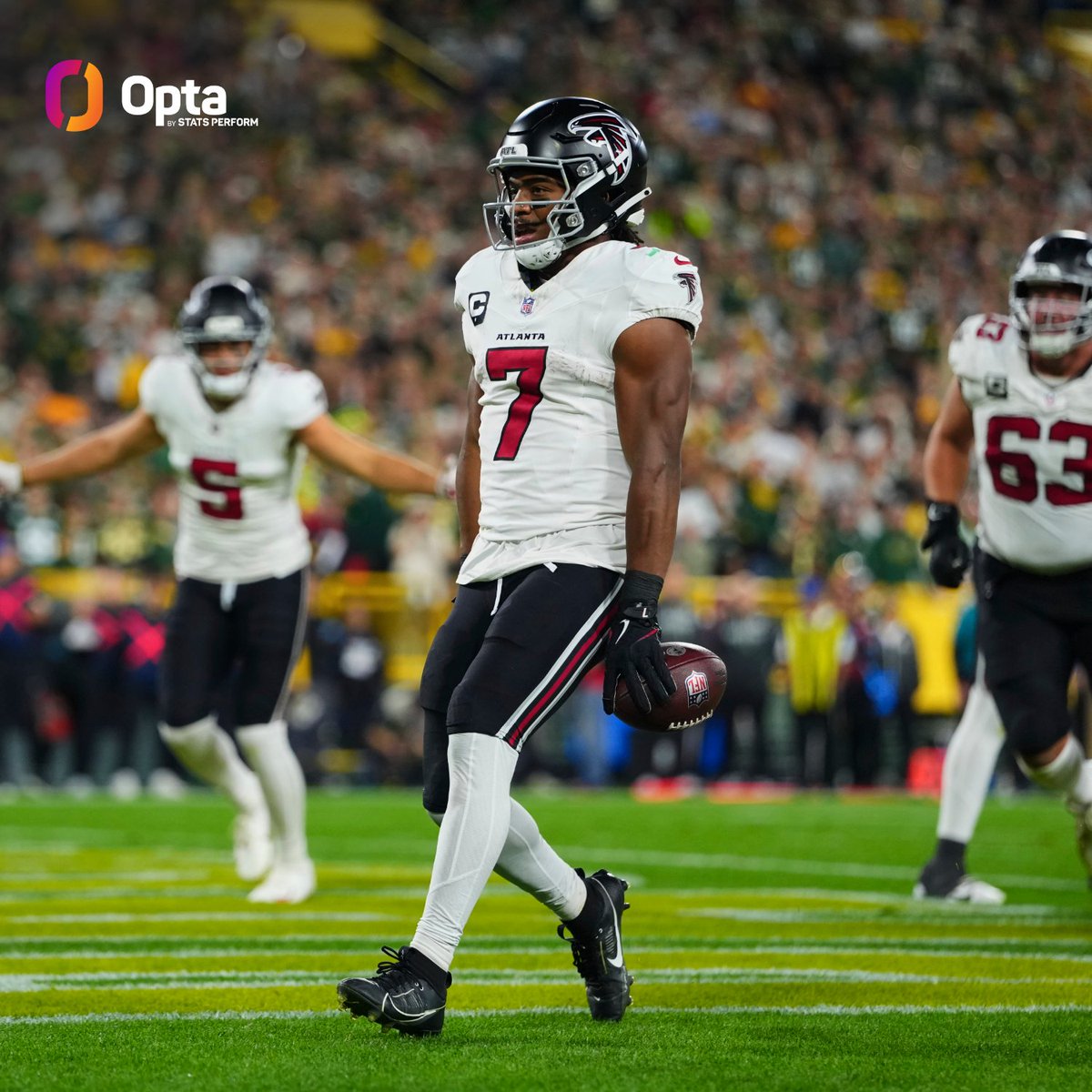 OptaSTATS's tweet photo. Last 5 road games for Bijan Robinson:

at NYJ: 193 scrimm yds, 1 TD
at TB: 175 scrimm yds, 1 TD
at Ari: 168 scrimm yds, 1 TD
at Pit: 173 scrimm yds, 1 TD
at GB: 213 scrimm yds, 2 TD

He's the first player in NFL history with 150+ scrimmage yards and a TD in 5 straight road games. https://t.co/YTnyub3V2m