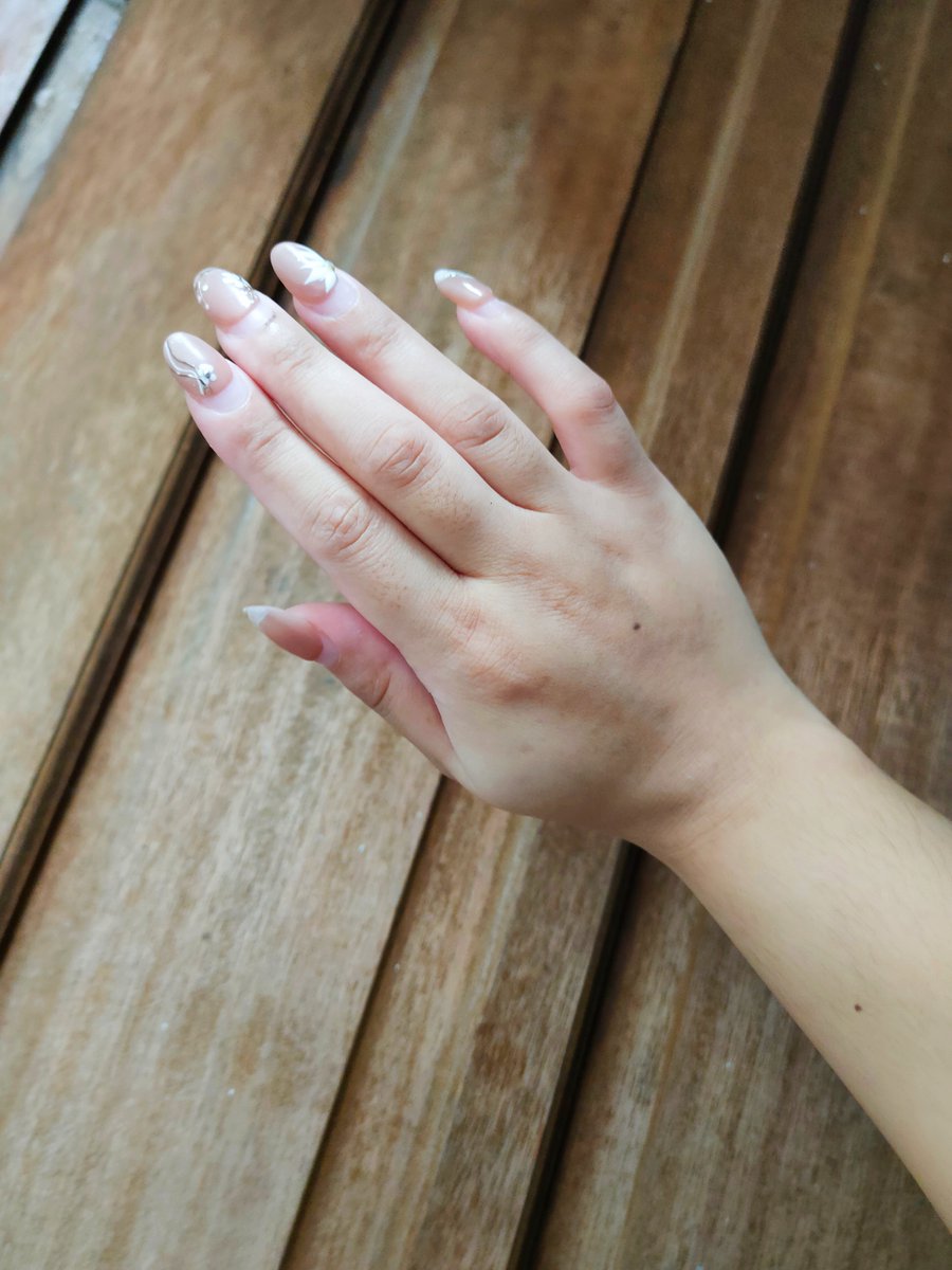 vhenyfirevt's tweet photo. No more battle nails 🥺

Removed it myself coz the nail tech won't reply to me, nails are also getting too soft to stay for another week so https://t.co/mK9J6b7Iuj