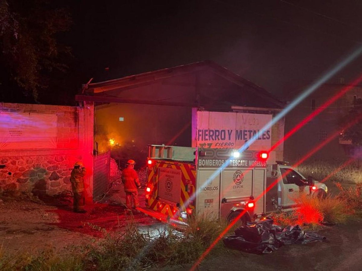 UniondeMorelos's tweet photo. Atienden cuerpos de emergencia incendio en bodega de desperdicios industriales, en Alpuyeca https://t.co/q50NTVvU8W https://t.co/3QddLmlZvi