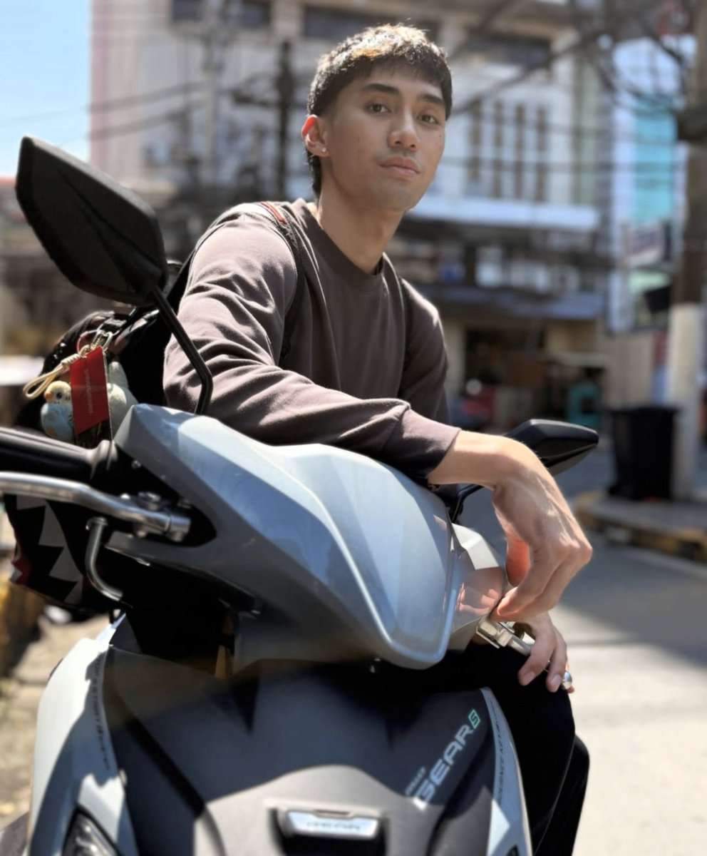 ecoconutnut's tweet photo. ayun angas ng pa broom broom ni boss https://t.co/FNnctLUUv8