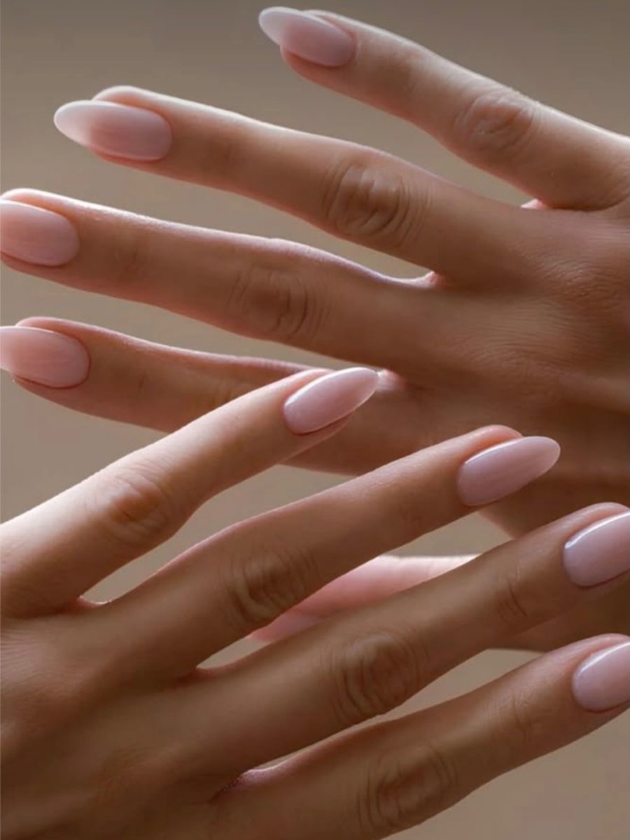 DylanTeaffqujm's tweet photo. Effortlessly clean. Seamlessly glossy. Your new everyday signature shade. https://t.co/5HSWnvQyyo