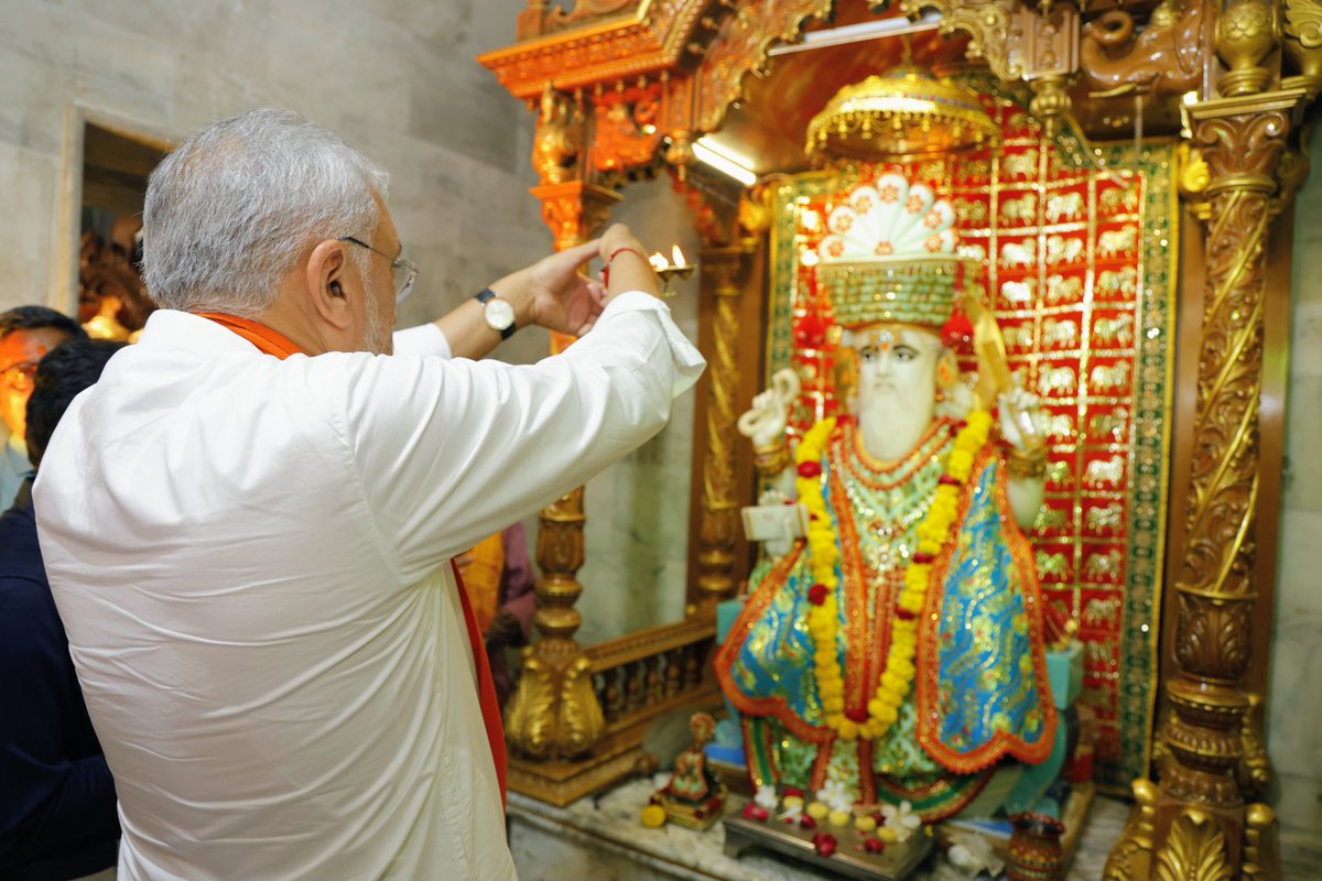 iJagdishBJP's tweet photo. અમદાવાદ જિલ્લાના કાસીન્દ્રા ખાતે શ્રી વિશ્વકર્મા ભગવાનના દર્શન-પૂજન કરી સૌના સુખ, શાંતિ, સમૃદ્ધિ અને સુખાકારી માટે પ્રાર્થના કરી. 

જય વિશ્વકર્મા 🙏 https://t.co/PjLxx33MKi