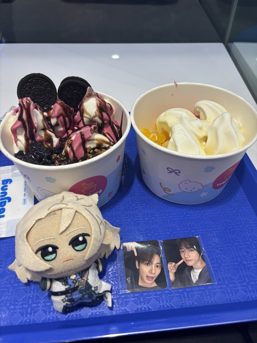 Hccn_berry's tweet photo. albedo whatre u doing there https://t.co/vY2WHyeVp1