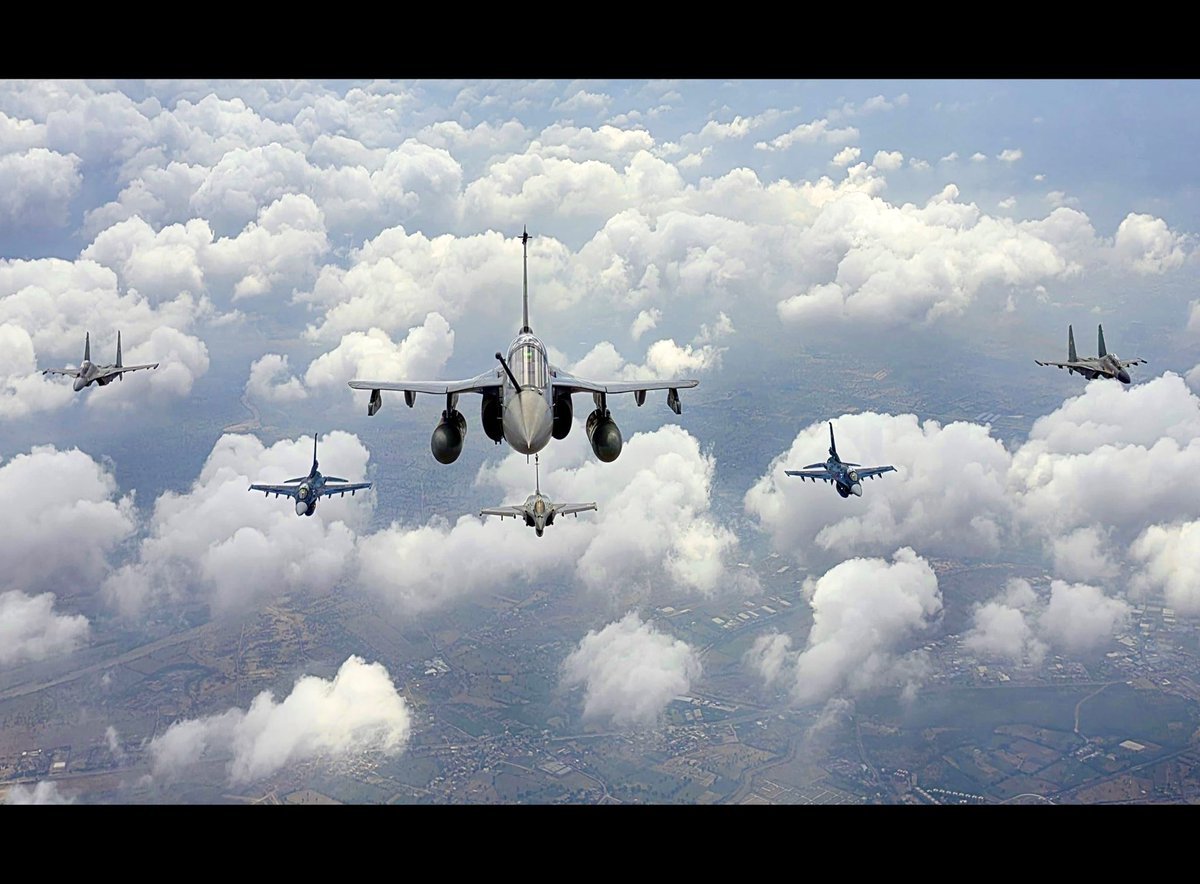 JASDF_PAO's tweet photo. ９月２０日、森田空幕長はインドでヴィーア・ガーディアン２６🇮🇳🇯🇵の日印空軍参謀長級プログラムに参加しました。シン印空軍参謀長との懇談において、両空軍種の防衛交流の深化を確認し、訓練を通じた #FOIP の実現について認識を共有しました。 https://t.co/xP8FdgETXA