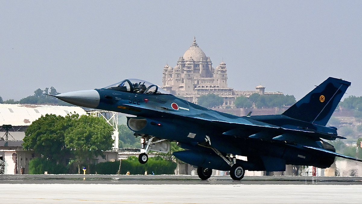 JASDF_PAO's tweet photo. ９月２０日、森田空幕長はインドでヴィーア・ガーディアン２６🇮🇳🇯🇵の日印空軍参謀長級プログラムに参加しました。シン印空軍参謀長との懇談において、両空軍種の防衛交流の深化を確認し、訓練を通じた #FOIP の実現について認識を共有しました。 https://t.co/xP8FdgETXA
