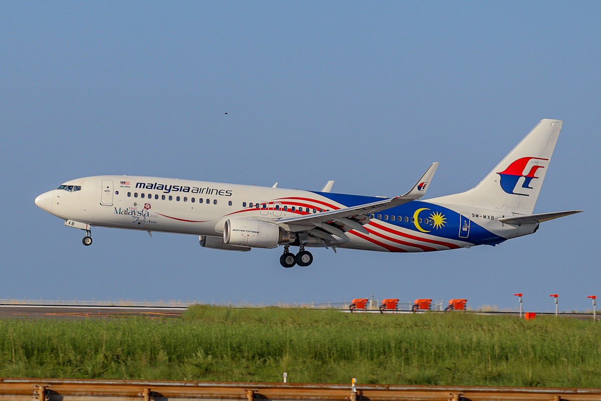 TWILIGHT0241's tweet photo. マレーシア航空⁡ Boeing737-8H6 9M-MXB 
チャーター 復路便⁡
⁡⁡
⁡ギリギリ間に合って堤防から狙い📸⁡
⁡着陸思ってたよりだいぶ引き伸ばしてた😂⁡
⁡⁡
⁡一緒に撮影した方々お疲れ様でした🙇🏻‍♀️⸒⸒⁡
⁡⁡
⁡2026.9.23 MYJ/RJOM https://t.co/8sobM3aFYv