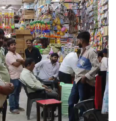 bstvlive's tweet photo. बरेली
➡ खिलौना घर में पड़ी GST की रेड
➡ 3 गाड़ियों के साथ मौके पर पहुंची टीम
➡ दुकान के अंदर खंगाले जा रहे रिकॉर्ड
➡ कोतवाली थाना क्षेत्र में है खिलौना घर
#Bareilly #GSTRaid #GSTAction https://t.co/PPwXECwZos