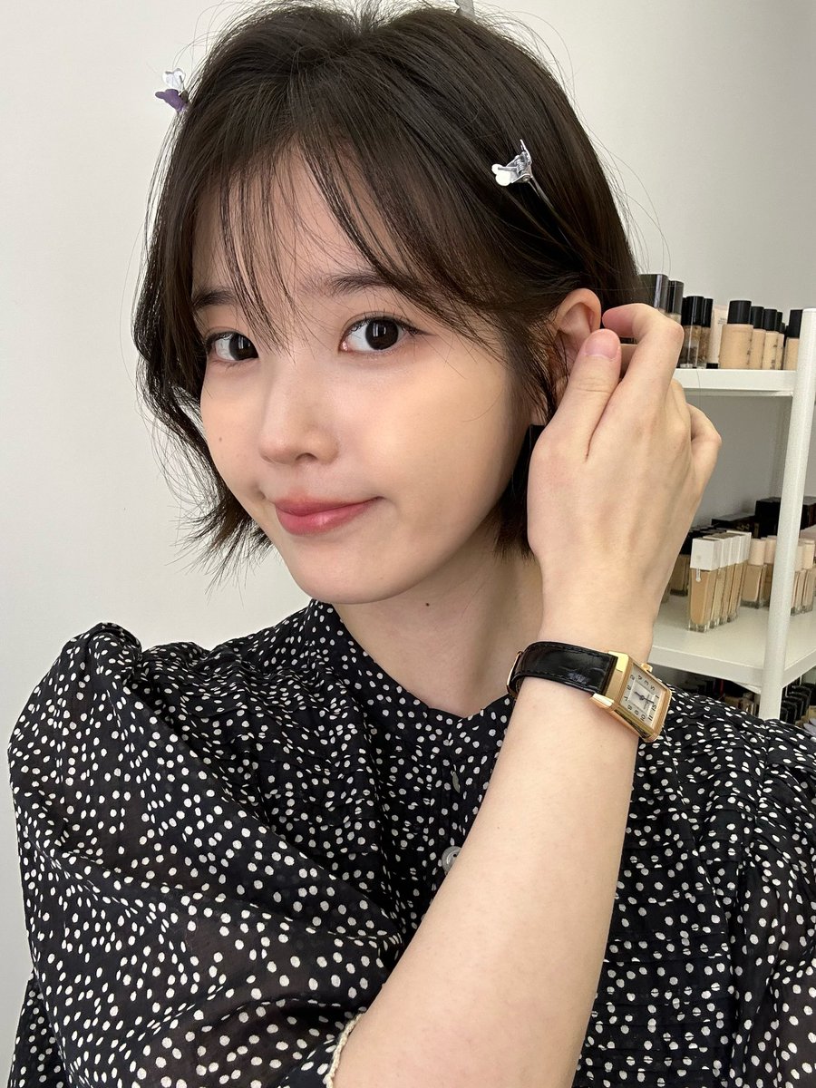 dlWldrma_iu's tweet photo. 명절선물 백개 돌리는 여자의
명절셀카선물♡ https://t.co/ok6B1QMZYW