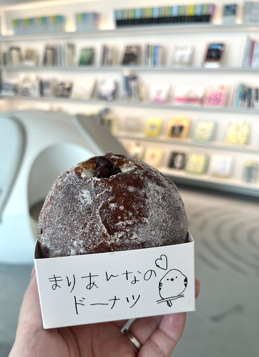 komayuriko's tweet photo. サクサクの生ドーナツ🍩あんこが美味しい https://t.co/V2rq14NE4H