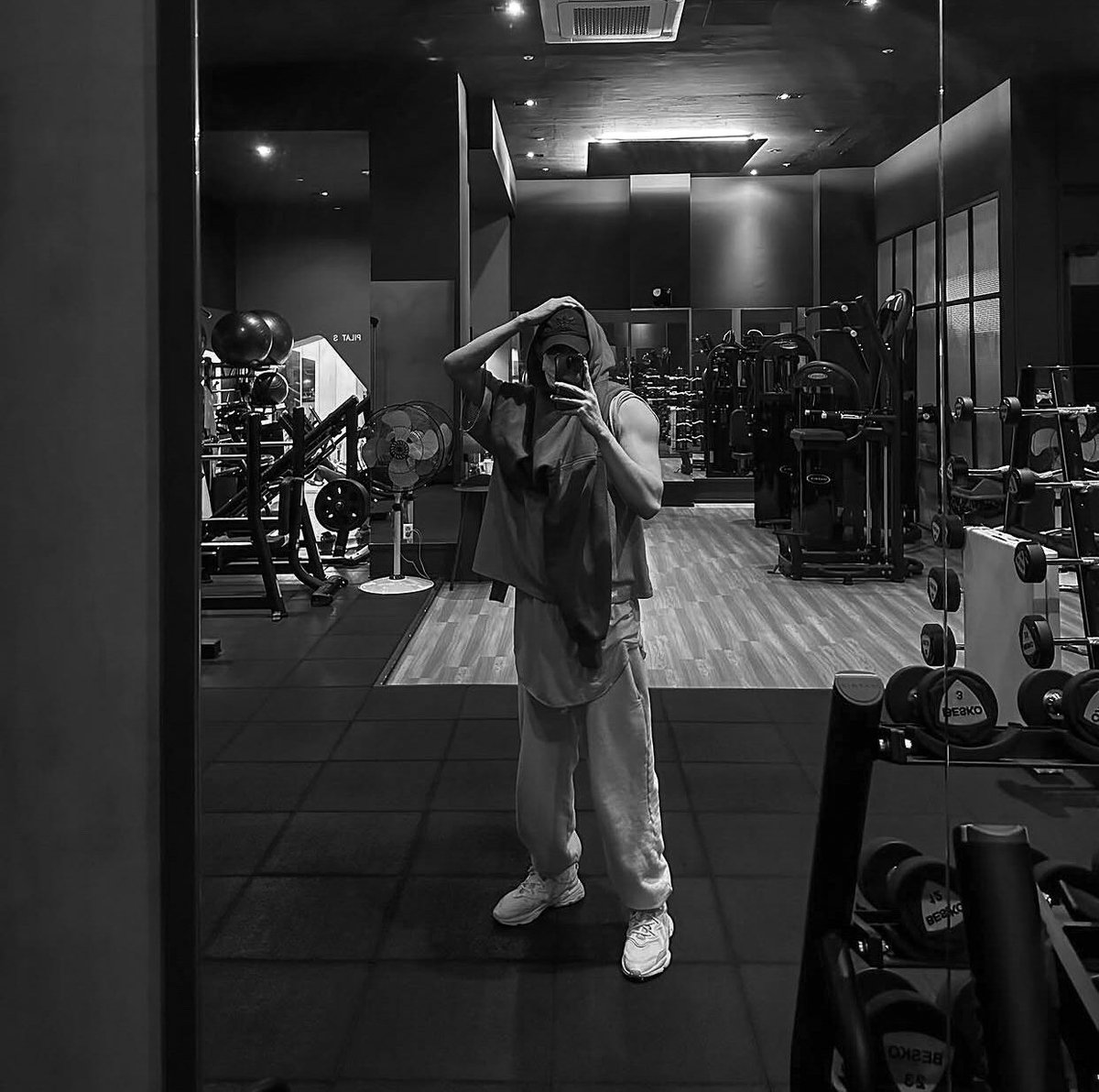 Soohyvk's tweet photo. Grind doesn't negotiate. Back to breaking limits. https://t.co/pVuGWwVOYa