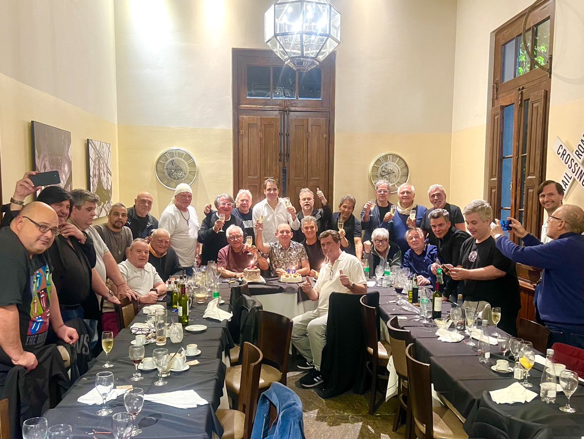 MAGOSINDIENTES's tweet photo. Y si algo faltaba…… Celebrando el Cumple con mis #Amigos de los Jueves en #Olegario #Restaurante #BelgranoR https://t.co/MhI0d5vEJ1