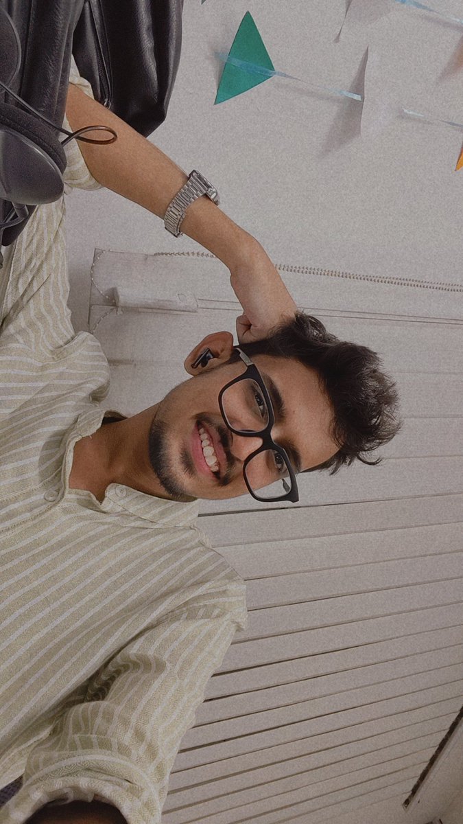 cryptokidxx's tweet photo. Finally Fridaaaayyy aagaya 🍻 https://t.co/uy94eEPeLk