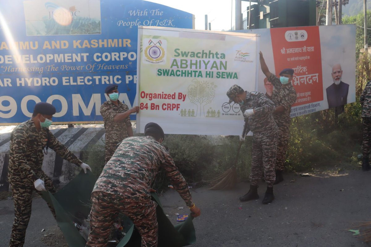 84BNCRPF's tweet photo. On 25 Sep 2026, 84 Bn CRPF conducted a Swachhata Drive at Chanderkote Market, Ramban, with a commitment to cleanliness, hygiene and a cleaner environment.

#SHS2026 #SwachhataHiSeva2026 #CRPF #SwachhBharat #CleanIndia https://t.co/VGQDMQLjgF