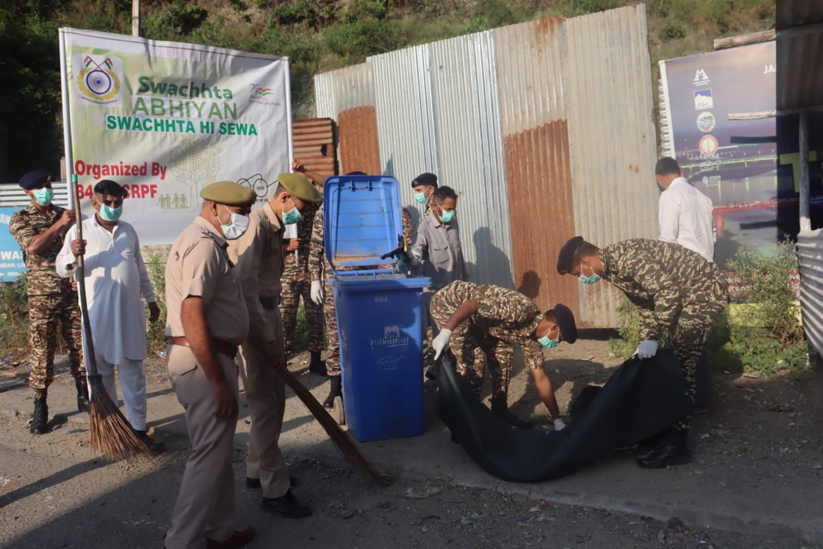 84BNCRPF's tweet photo. On 25 Sep 2026, 84 Bn CRPF conducted a Swachhata Drive at Chanderkote Market, Ramban, with a commitment to cleanliness, hygiene and a cleaner environment.

#SHS2026 #SwachhataHiSeva2026 #CRPF #SwachhBharat #CleanIndia https://t.co/VGQDMQLjgF