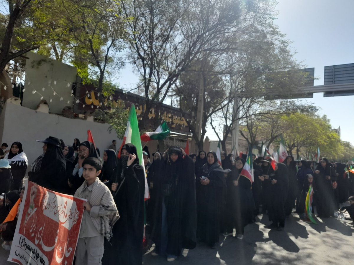 FHsyny71072's tweet photo. ما زن‌های کرمانی
هر کدوم یه روایت برای گفتن داریم
#جانفدای_ایران #جانفدایان_کرمانی https://t.co/nYSA41ZCV4